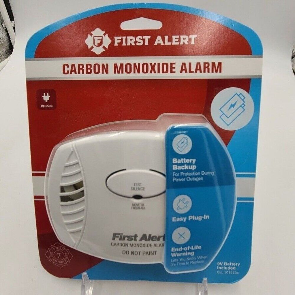 First Alert White Carbon Monoxide Alarm Cat 1039734 Plug-In Battery Backup New